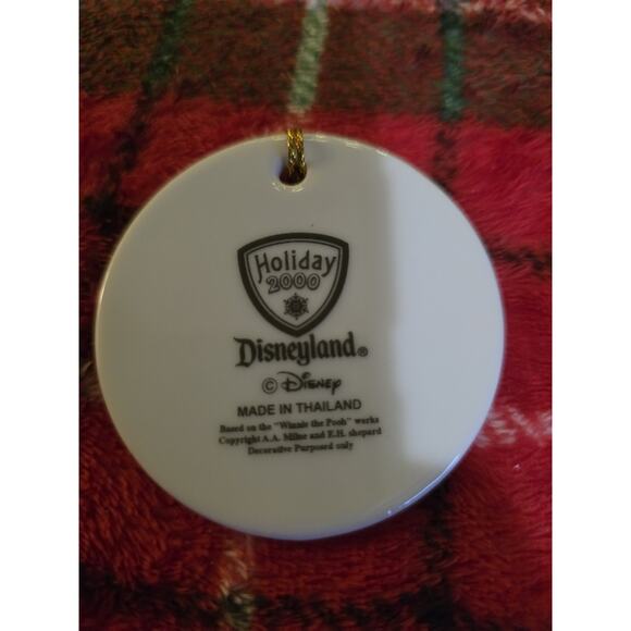 VTG Disney’s Pooh’s Very Merry Holiday “2000” ceramic Christmas Ornament - Picture 3 of 4